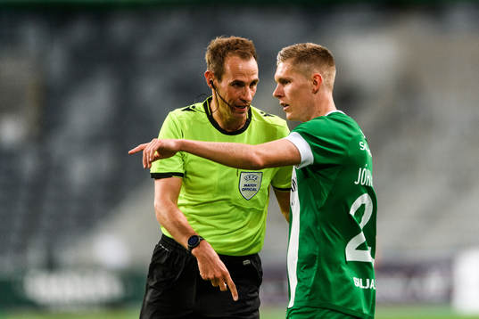 Referee Sascha Stegemann  and Aron Johansson of Hammarby