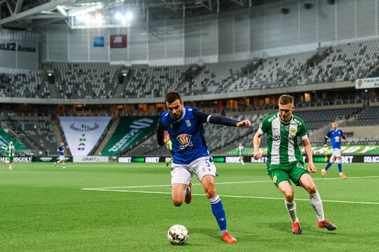 Dorde Crnomarkovic of Lech Poznan and Aron Johansson of