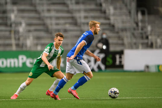 Alexander Kacaniklic of Hammarby and Tymoteusz Puchacz of