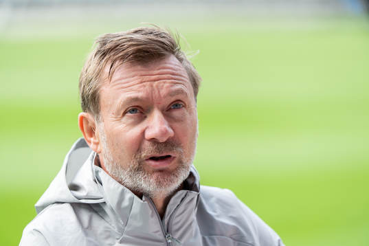 Head coach Peter Gerhardsson is being interviewed