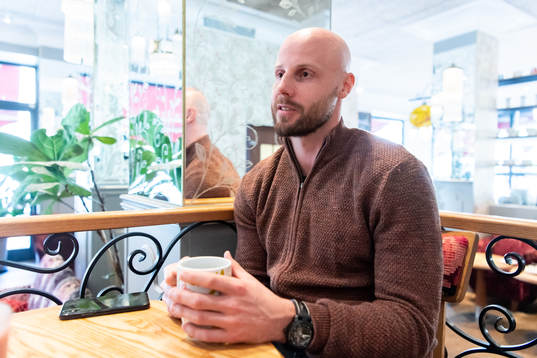 Frölundas Jan Mursak blir intervjuad