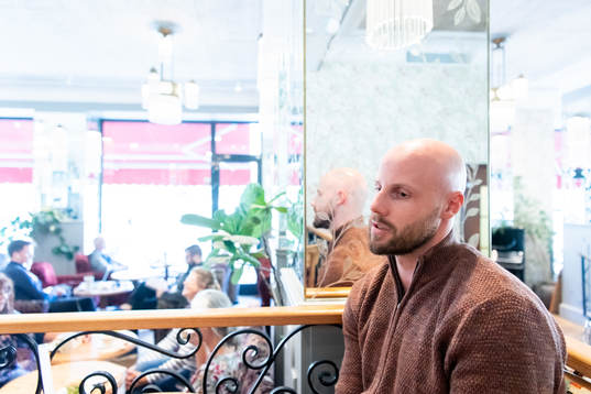 Frölundas Jan Mursak blir intervjuad