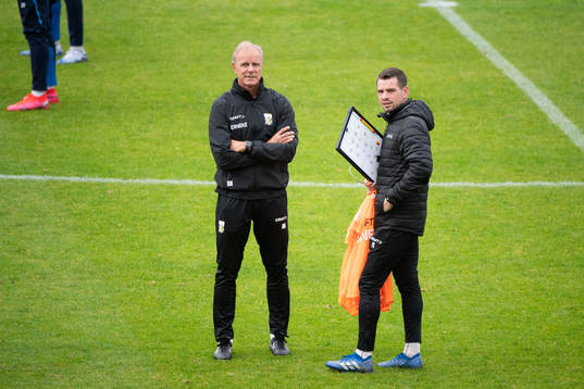 Tränare Roland Nilsson och assisterande tränare Ferran