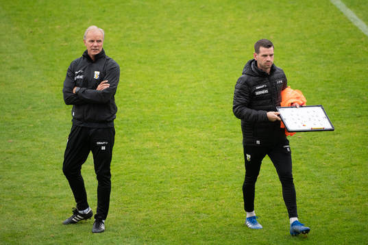 Tränare Roland Nilsson och assisterande tränare Ferran