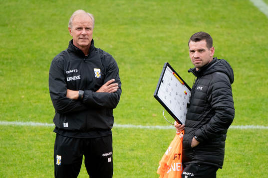 Tränare Roland Nilsson och assisterande tränare Ferran