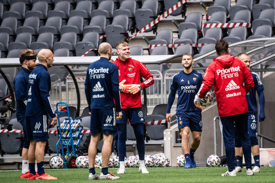 Djurgårdens Jacob Une Larsson. Magnus Eriksson, målvakt