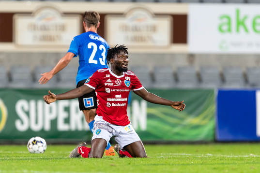 Umeås Emmanuel Yeboah reagerar