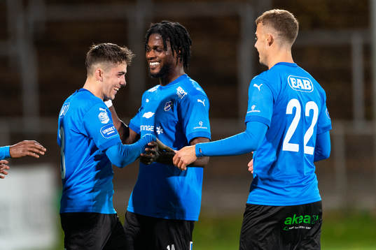 Halmstads Emil Tot Wikström jublar