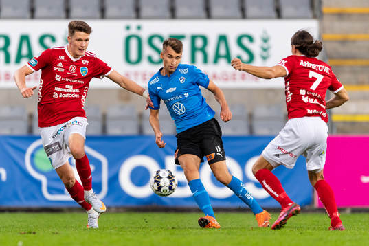 Umeås Miroslav Mazur och Halmstads Rasmus Wiedesheim-Paul