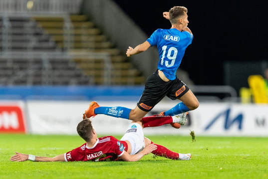 Umeås Miroslav Mazur och Halmstads Rasmus Wiedesheim-Paul