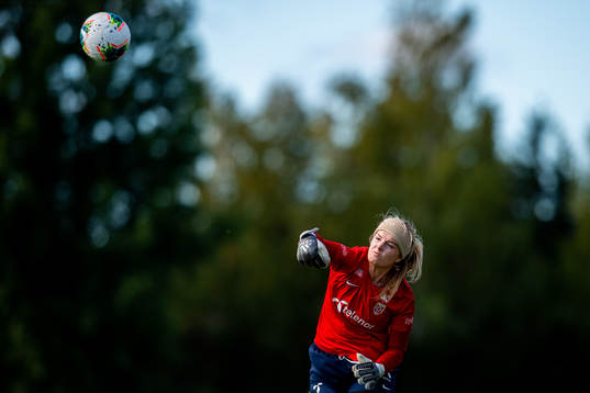 Goalkeeper Guro Pettersen of the Norwegian women’s