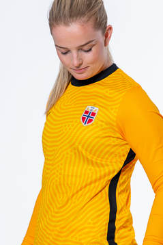 Goalkeeper Guro Pettersen of the Norwegian women’s
