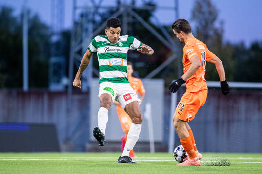 Västerås Pedro Ribeiro och AFC Eskilstunas Wilhelm Loeper