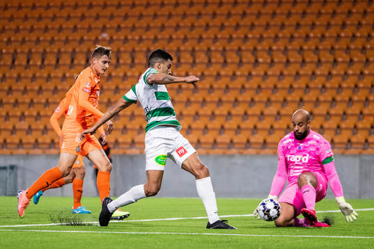Västerås Pedro Ribeiro och AFC Eskilstunas målvakt