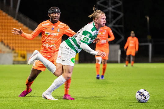 AFC Eskilstunas Chidi Dauda Omeje och Västerås Emil Skogh