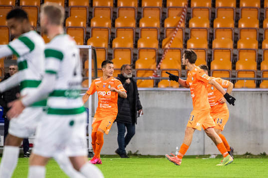 AFC Eskilstunas Wilhelm Loeper jublar