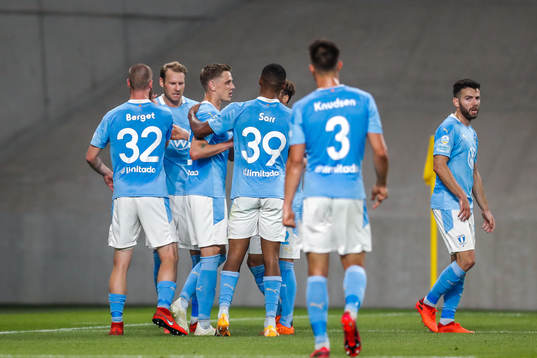 Ola Toivonen of Malmö FF celebrates with teammates