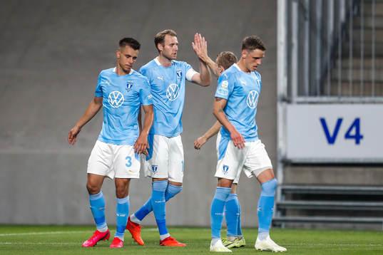 Ola Toivonen of Malmö FF celebrates with teammates