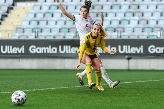 Anna Csiki of Hungary and Kosovare Asllani of Sweden