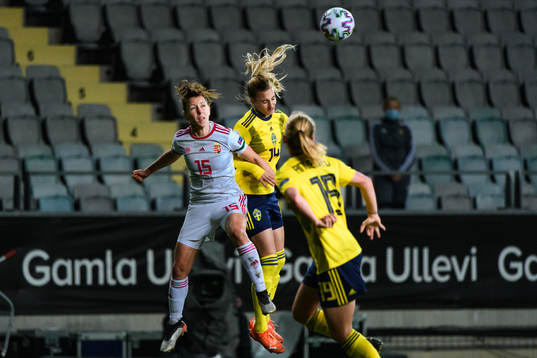 Zsófia Rácz of Hungary and Nathalie Björn of Sweden