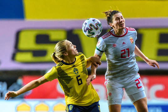 Magdalena Eriksson of Sweden and Bernadett Zágor of Hungary