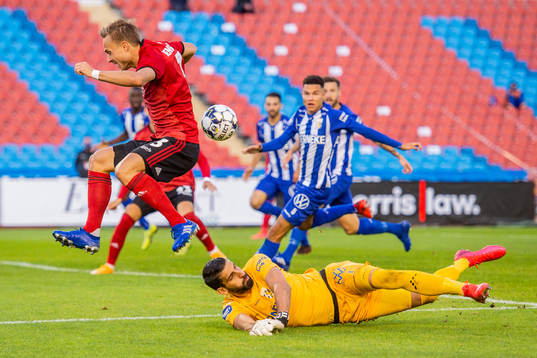 Pierre Bengtsson of FC Köpenhamn against goalkeeper