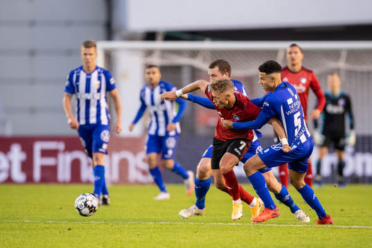 Viktor Fischer of FC Köpenhamn against Alexander Jallow