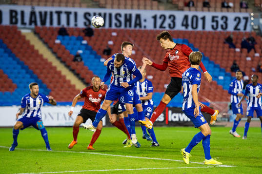 Jonas Wind of FC Köpenhamn scores 1-2
