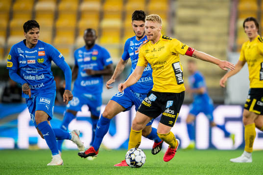 Elfsborgs Sivert Heltne Nilsen och Mjällbys Besard Sabovic