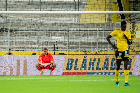 Elfsborgs målvakt Tim Rönning deppar