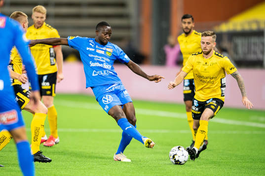 Mjällbys Moses Ogbu och Elfsborgs Rasmus Alm