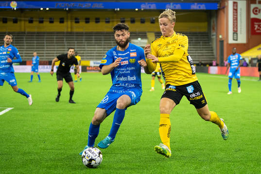 Elfsborgs Jeppe Okkels och Mjällbys Jonathan Tamimi