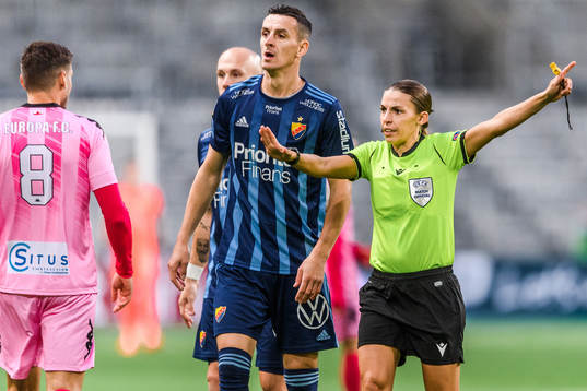 Haris Radetinac of Djurgården and referee Stéphanie