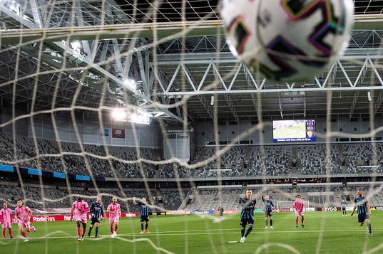 Fredrik Ulvestad of Djurgården scores 2-1