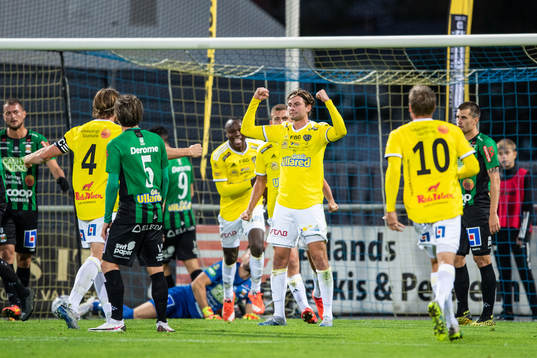 Falkenbergs Axel Norén jublar