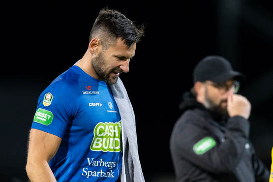 Varbergs målvakt Stojan Lukic deppar