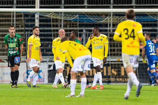 Falkenbergs Nsima Peter jublar