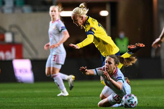 Caroline Seger of Sweden and Zsófia Rácz of Hungary