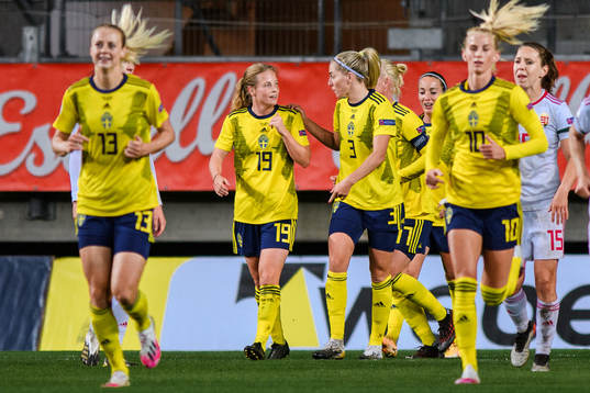 Anna Anvegård and Linda Sembrant of Sweden celebrate the