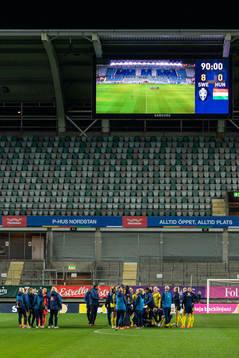 Sweden´s team in front of the scoreboard