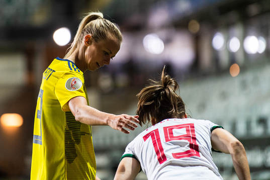 Amanda Ilestedt of Sweden and Dóra Zeller of Hungary