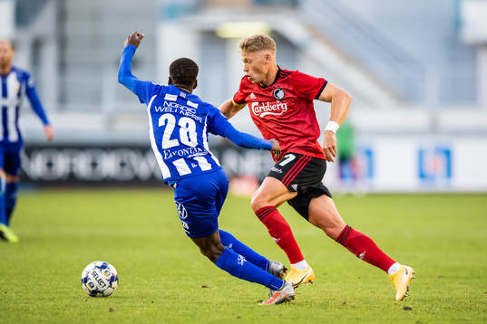 Alhassan Yusuf Abdullahi of IFK Göteborg and Viktor