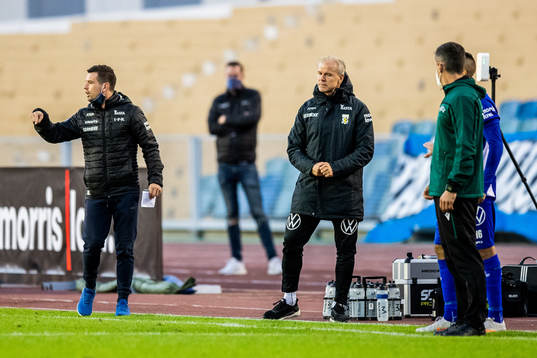 Assistant coach Ferran Sibila and head coach Roland Nilsson