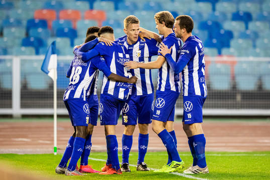 Tobias Sana of IFK Göteborg celebrates with teammates