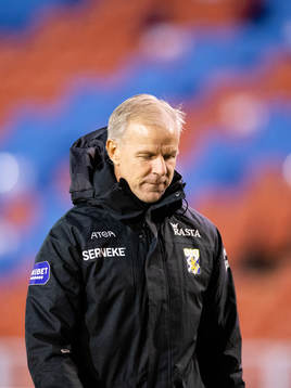 Coach Roland Nilsson of IFK Göteborg looks dejected