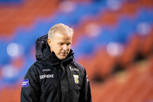 Coach Roland Nilsson of IFK Göteborg looks dejected