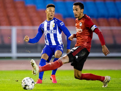 Tobias Sana of IFK Göteborg passes the ball past Carlos