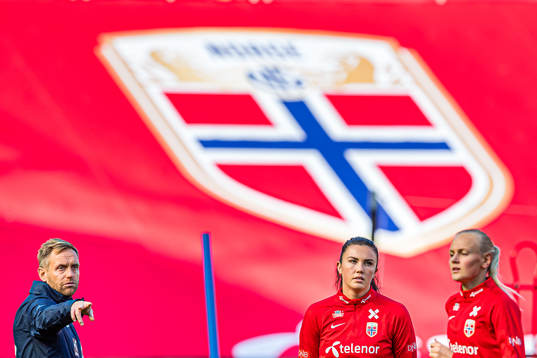 Bläddra bland fler bilder av Football, UEFA Women’s Euro Qualifier, Norway, training