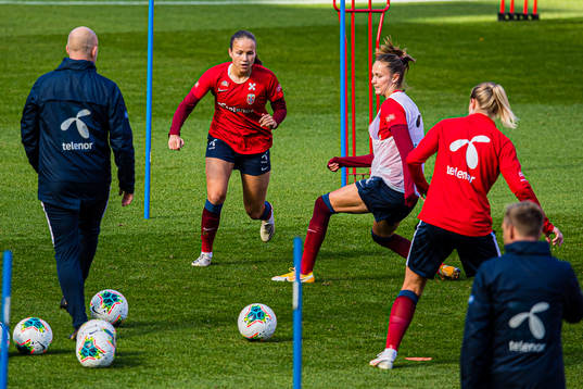 Guro Reiten and Caroline Graham Hansen of the Norwegian
