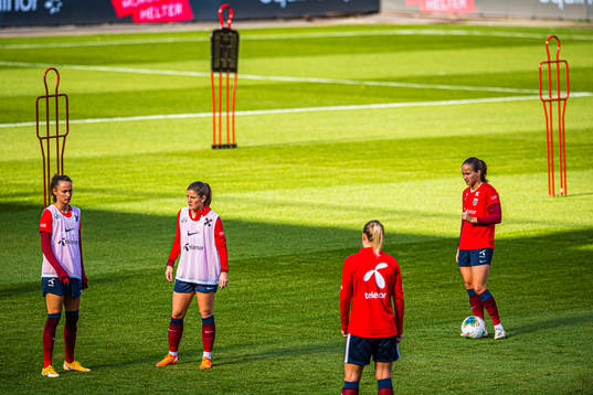 Caroline Graham Hansen, Maren Mjelde and Guro Reiten of the